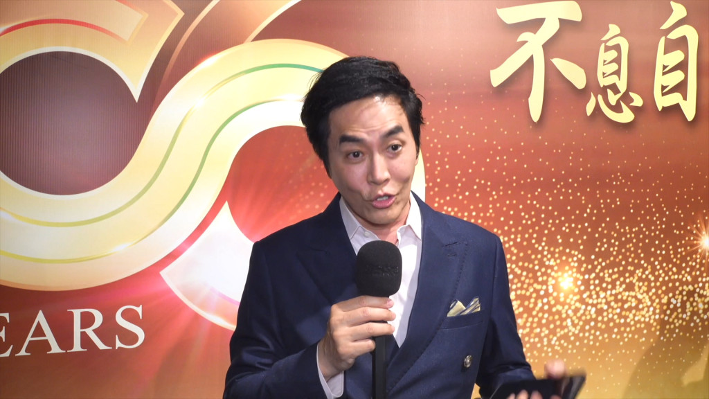 61岁陈庭威激罕现身亚视台庆 3个字回应感情生活