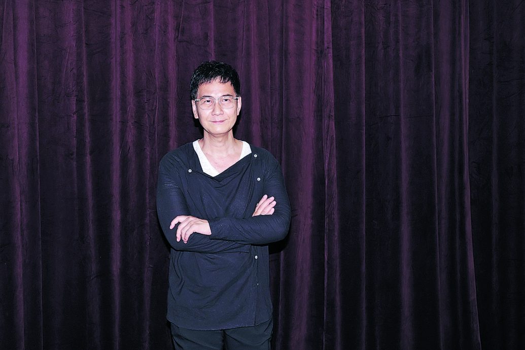 61岁陈庭威激罕现身亚视台庆 3个字回应感情生活