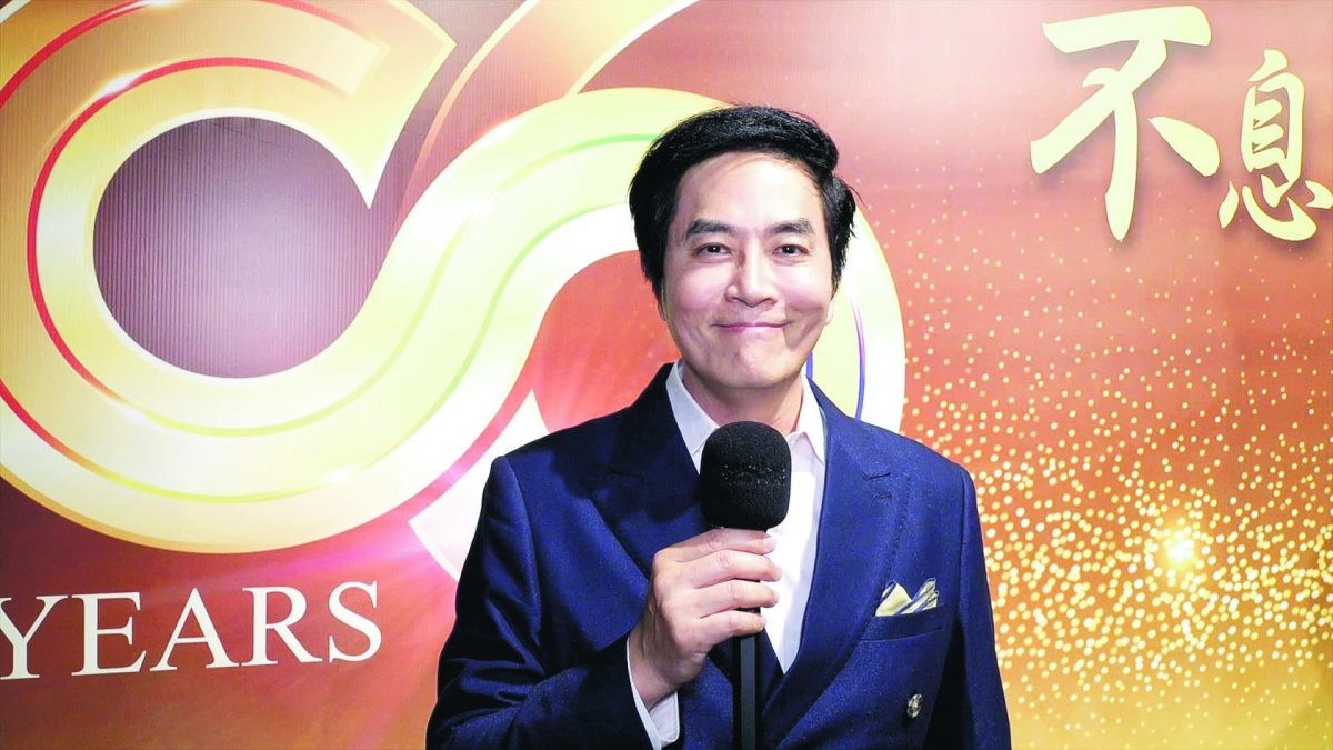 61岁陈庭威激罕现身亚视台庆 3个字回应感情生活