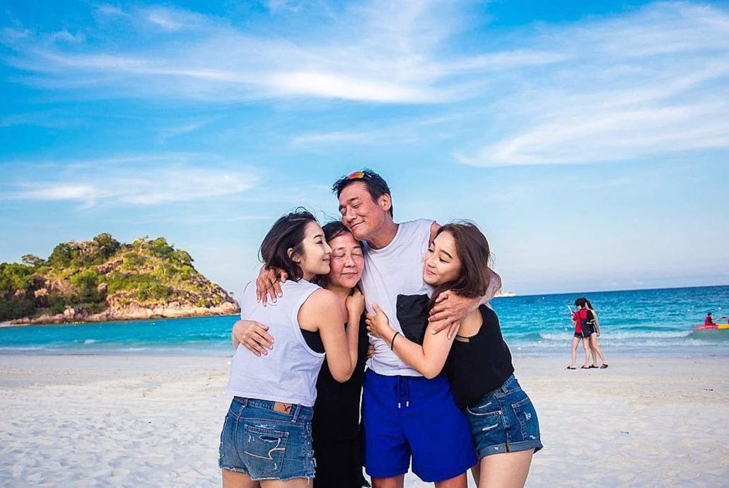 65岁梁家辉嫁女儿 表情严肃当酷岳父