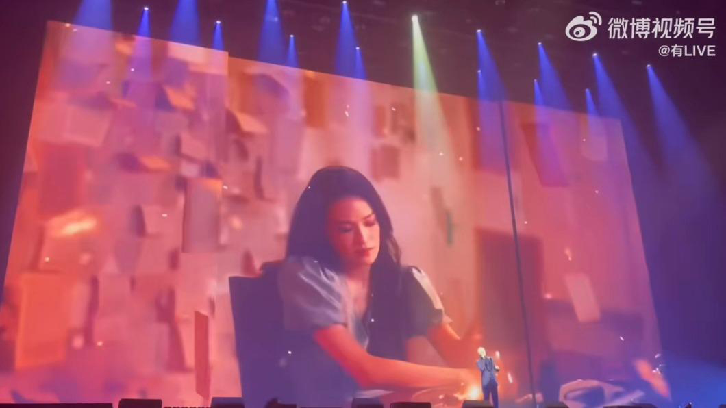 60+巡回演唱会|舒淇惊喜现身 张学友深情表白:我陪着你老