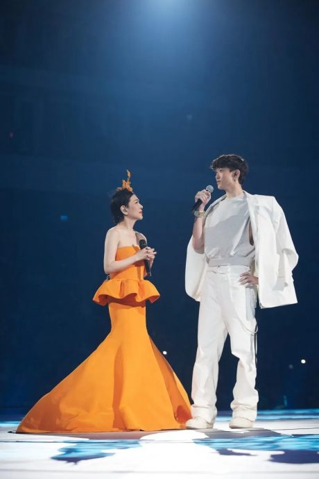 ​张清芳点名Ella接班  向儿喊话“妈妈很红” 