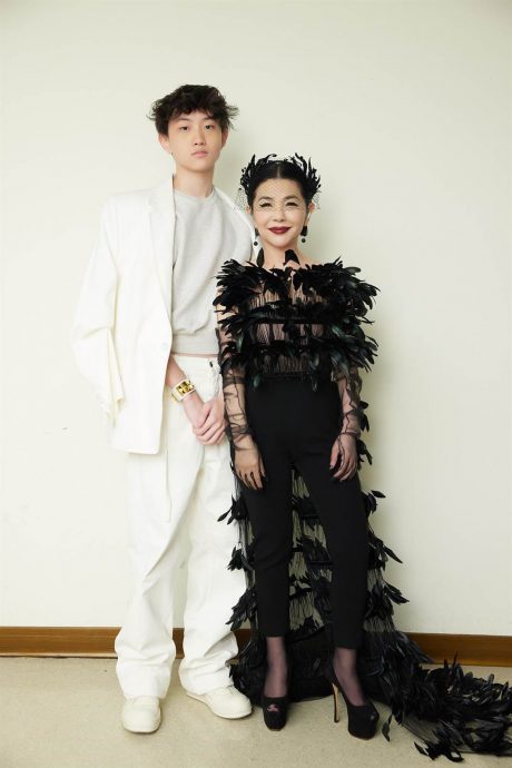 ​张清芳点名Ella接班  向儿喊话“妈妈很红” 