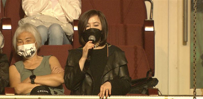 江蕙封麦8年飙唱《家后》 被张清芳设计泪崩