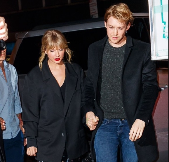 ​结束1个月短命恋　泰莱史薇芙又恢单