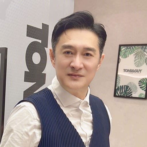 黄安家发生煤气爆炸 弟弟手臂灼伤厨房一片狼藉