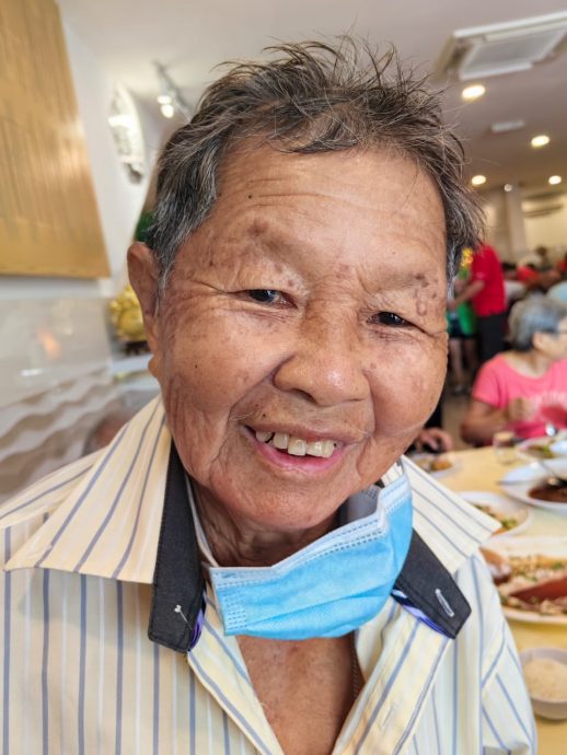 “孝亲敬老吉祥万岁宴”享美食体检 200老宝宝笑开怀