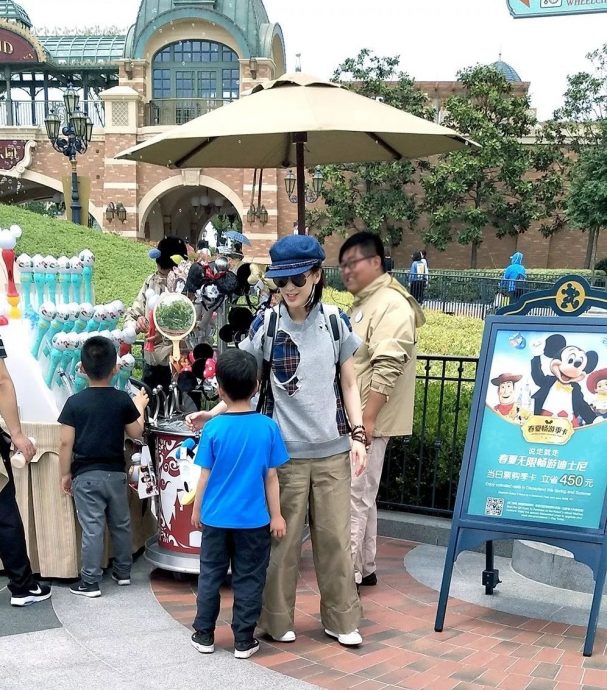 “孩子没去迪士尼会自卑” 黄圣依夫妻失言遭炮轰