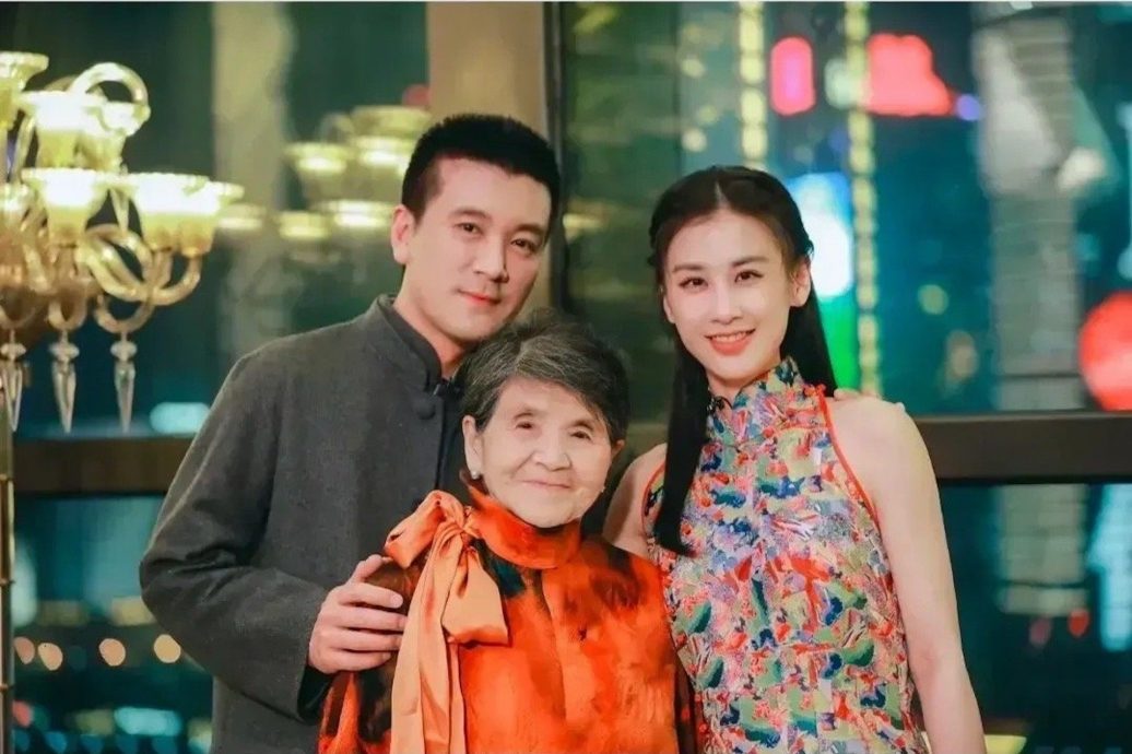 “孩子没去迪士尼会自卑” 黄圣依夫妻失言遭炮轰