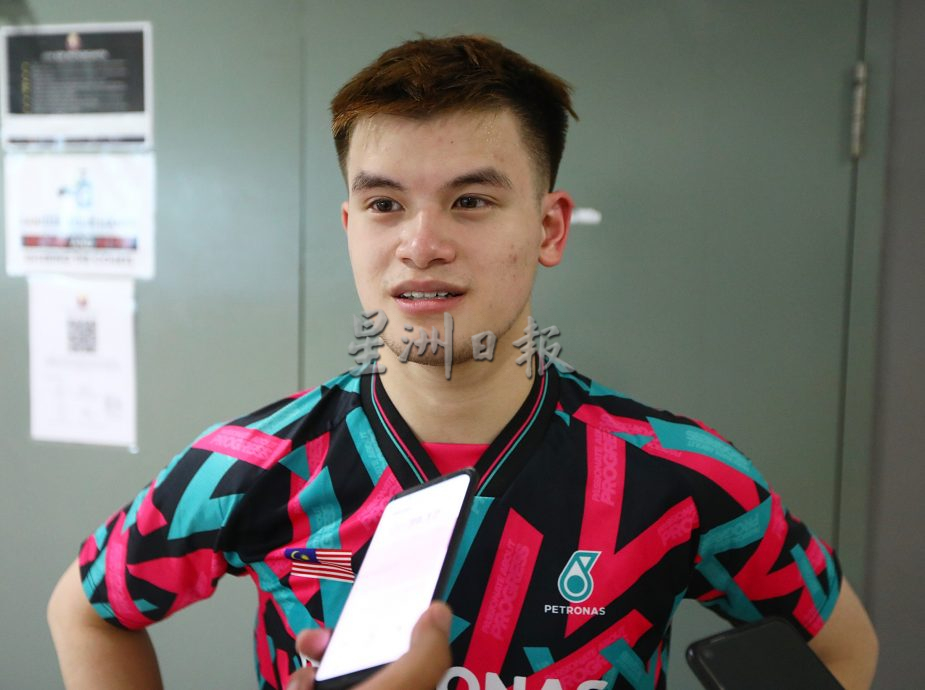 “尽快重返世界前30” 雷西盼飞汀美国赛夺冠