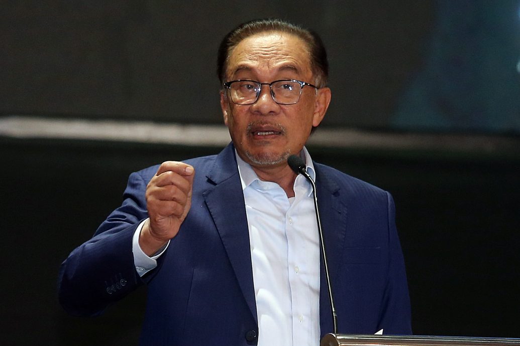 “我不理你是敦还是拿督斯里”安华：犯错就要被查