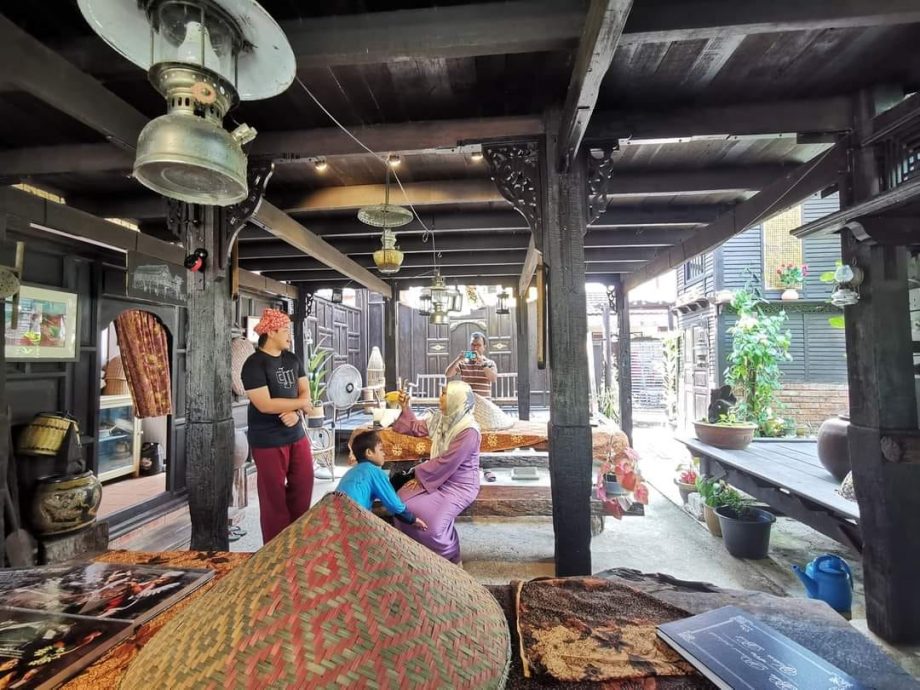 《东游记》:摄影师花2年拯救百年丹州马来传统老屋--Rumah Tiang 12