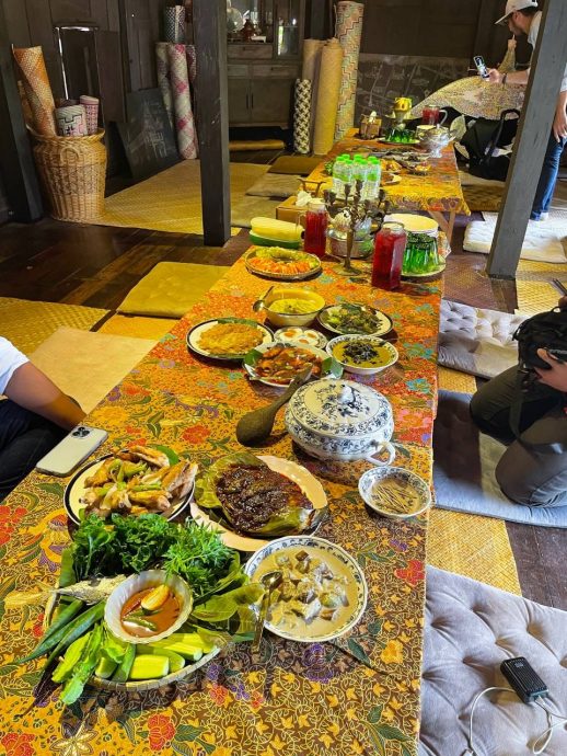 《东游记》:摄影师花2年拯救百年丹州马来传统老屋--Rumah Tiang 12