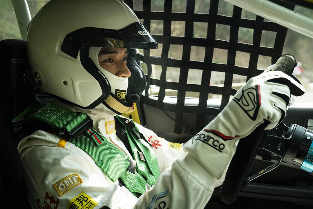 《赛车老爸》动作担当 阿哲拒替身苦练左驾