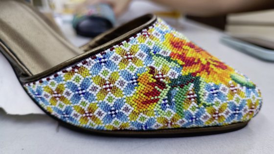 【东西】纯手工刺绣串珠而成的娘惹珠子鞋