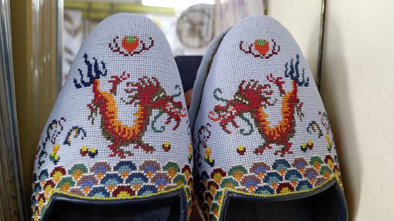 【东西】纯手工刺绣串珠而成的娘惹珠子鞋