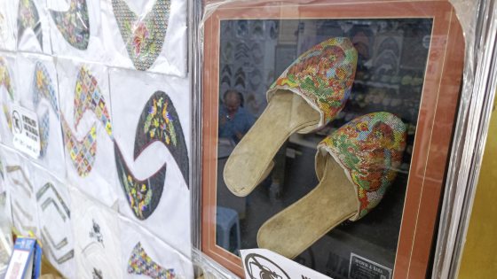 【东西】纯手工刺绣串珠而成的娘惹珠子鞋