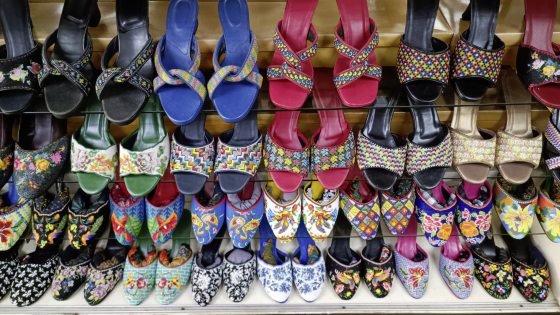 【东西】纯手工刺绣串珠而成的娘惹珠子鞋