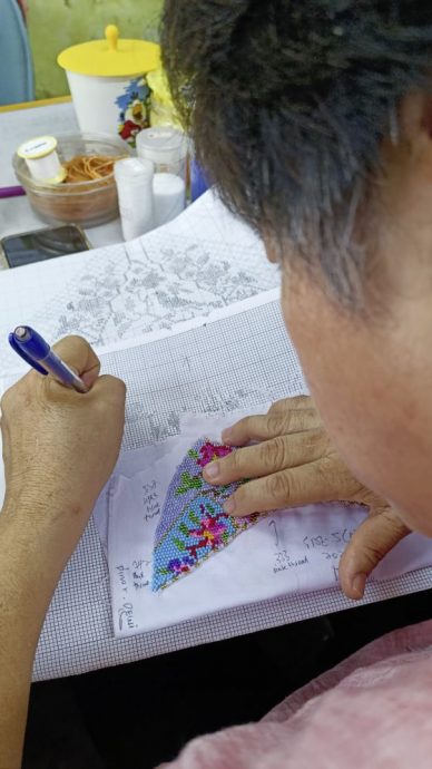 【东西】纯手工刺绣串珠而成的娘惹珠子鞋