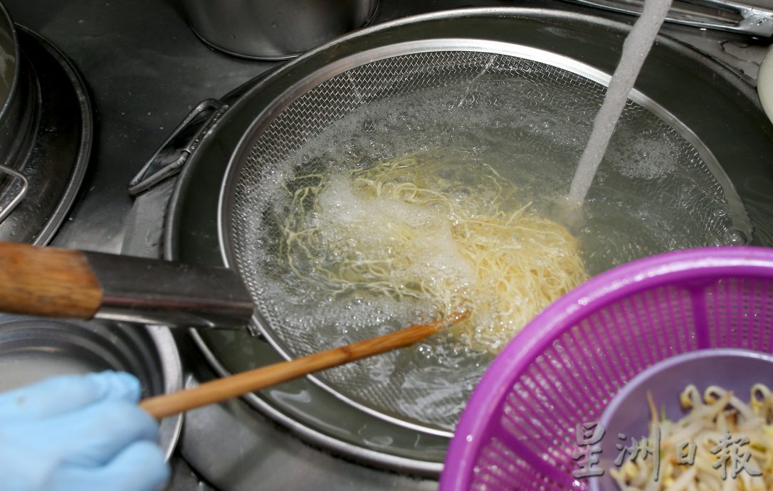 【人气美食】★6月4日刊登/大霹雳封底主文//蔡翠萍下足功夫制烧鸭肉 干捞 上汤鸭面让人回味
