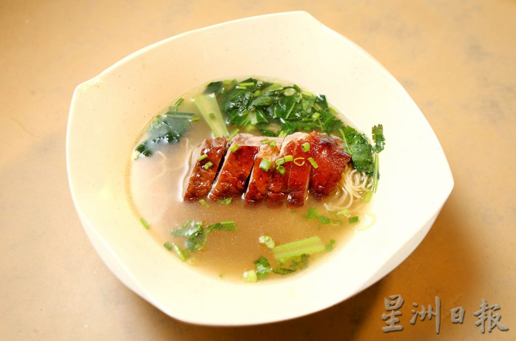 【人气美食】★6月4日刊登／大霹雳封底主文／／蔡翠萍下足功夫制烧鸭肉 干捞 上汤鸭面让人回味