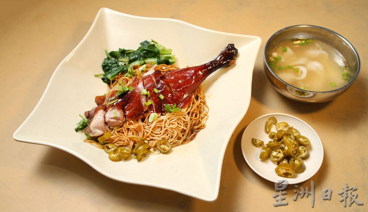 【人气美食】★6月4日刊登/大霹雳封底主文//蔡翠萍下足功夫制烧鸭肉 干捞 上汤鸭面让人回味