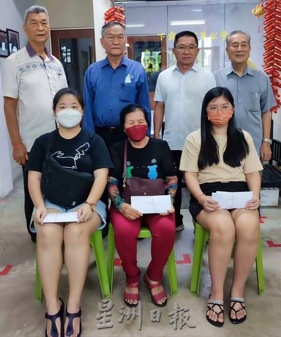 下霹中华公会 颁发医药基金