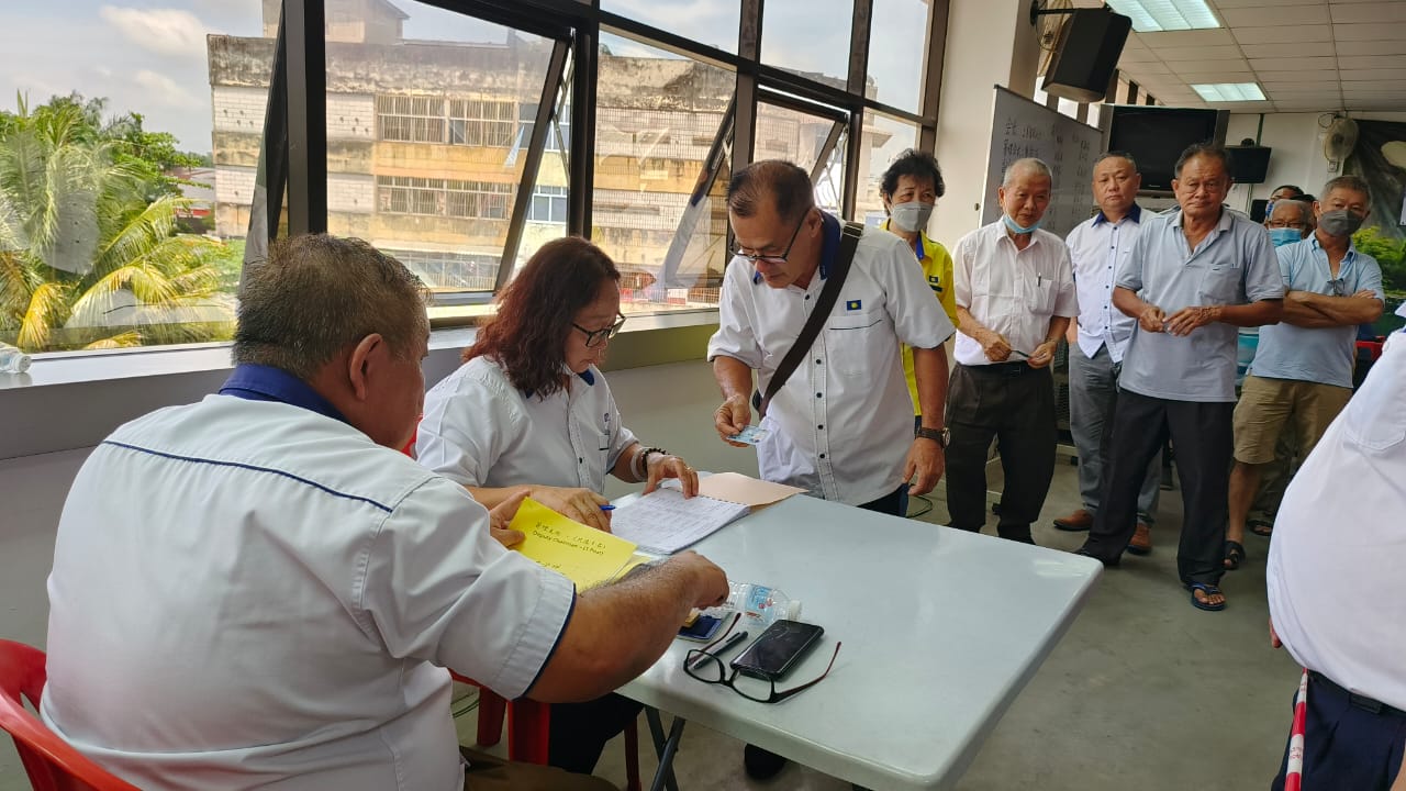 东01副文:黄定发以47多数票升任署理主席职