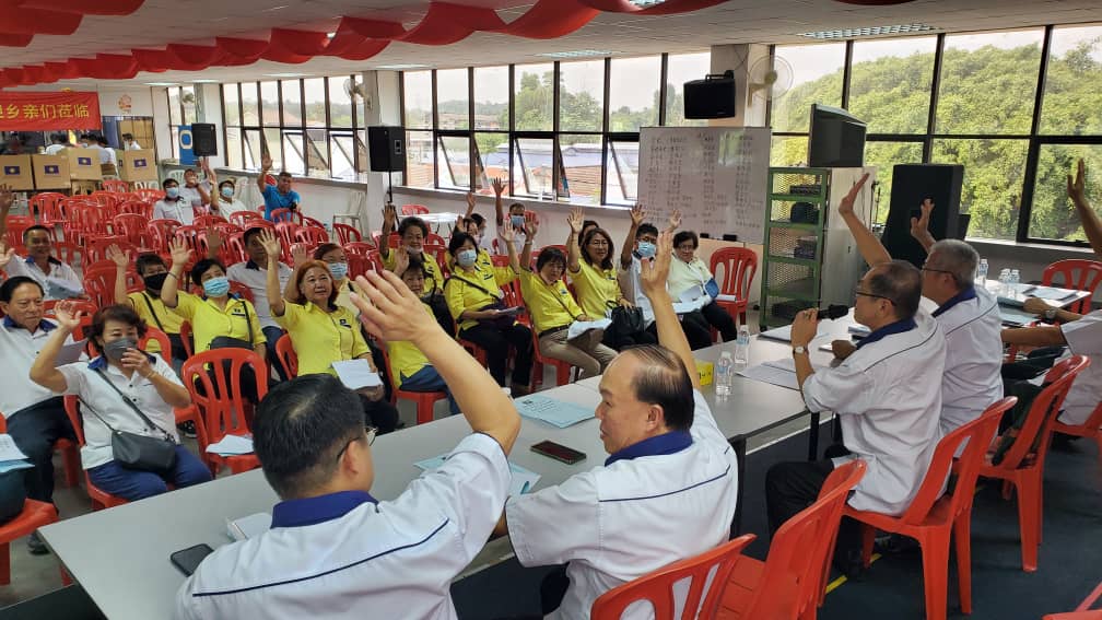 东01副文:黄定发以47多数票升任署理主席职