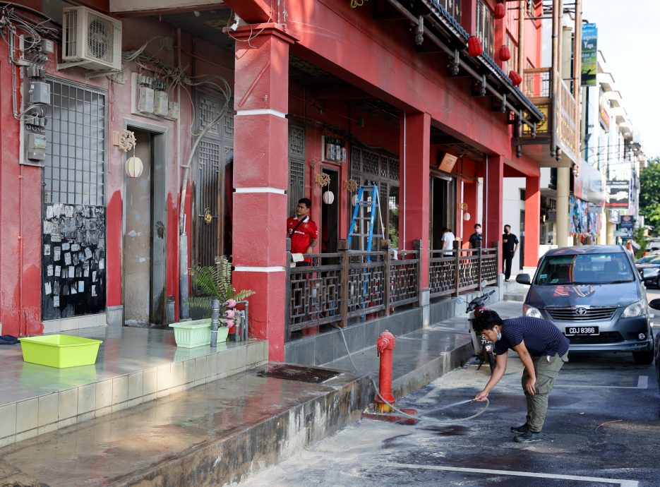 东12:火锅店电线短路引发小火警,食客及时疏散无人伤亡。