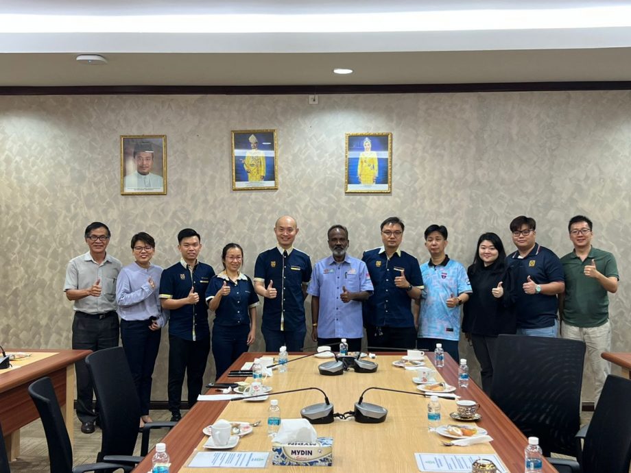 东:西华古玛昨日接见登嘉楼中华总商会
