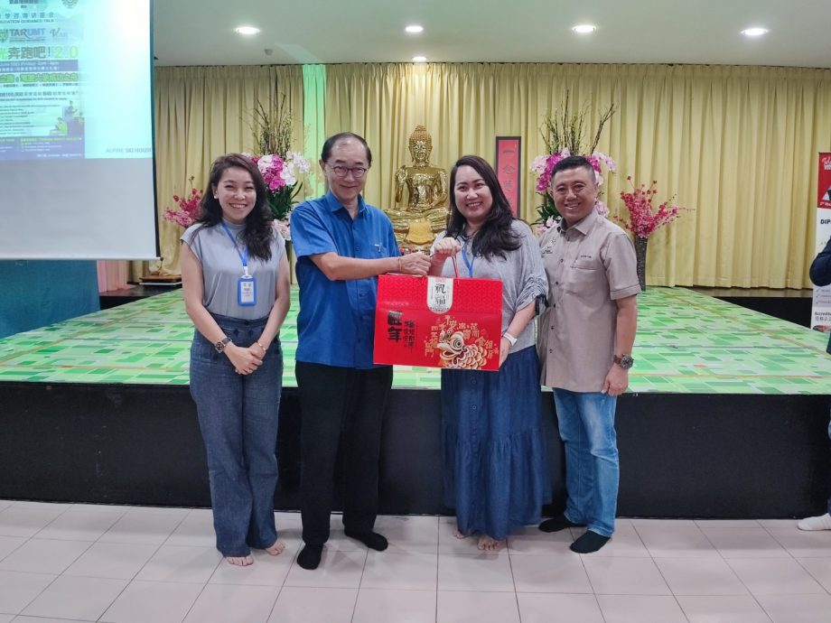 东：“向阳光奔跑吧2.0”升学咨询讲座会：马华署理总会长拿督马汉顺鼓励技术人员取得受政府承认的文凭和执照。