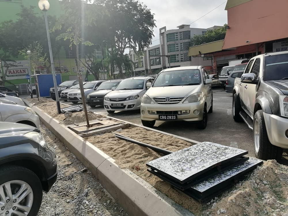 东:关丹大巴刹停车场提升工程料28日前竣工。