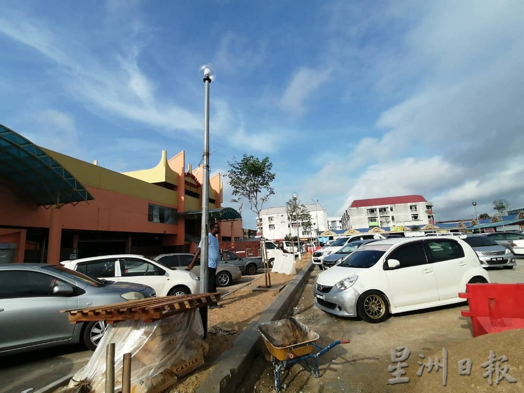 东:关丹大巴刹停车场提升工程料28日前竣工。