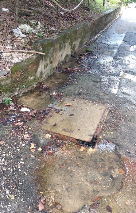 东:地下水管破裂3个月,无人问津和处理