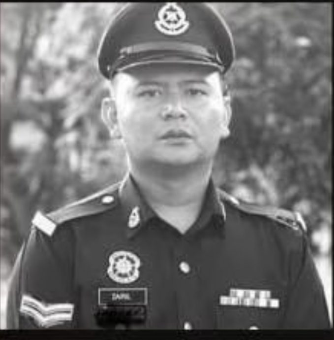 东:大型摩托车和轿车相撞,警员当场重伤不治