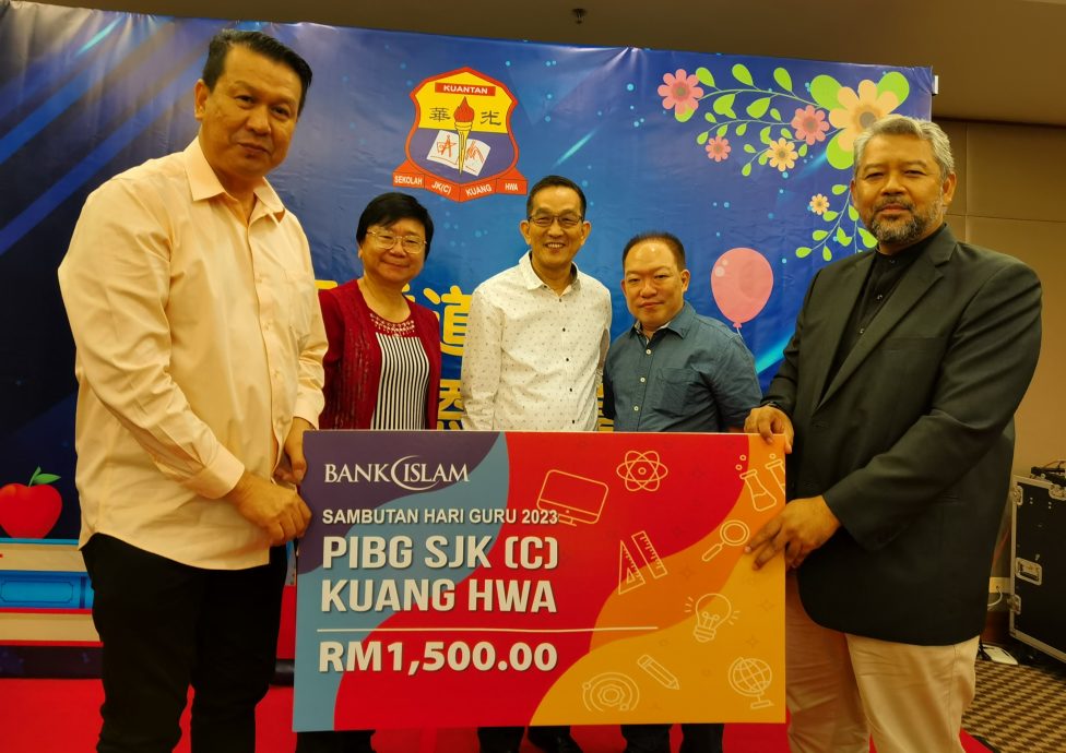 东:张金镇:兢兢业业投身教育事业,教师值得大家敬佩。