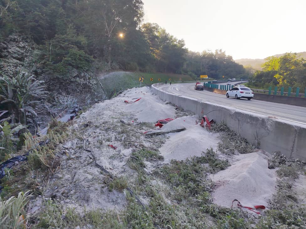 东:拖格罗里撞下山坑