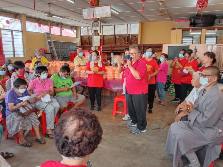 东:文冬雀友俱乐部扶贫慈善活动