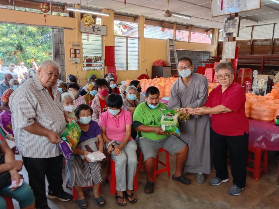 东:文冬雀友俱乐部扶贫慈善活动