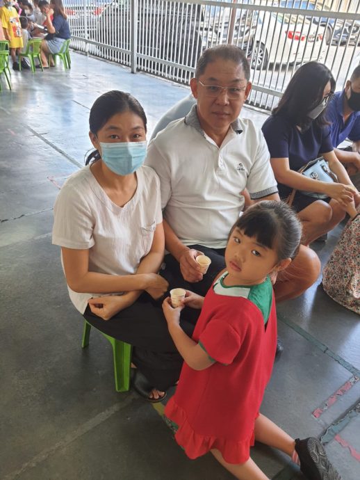 中山幼儿园双亲节 孩童孝亲敬茶