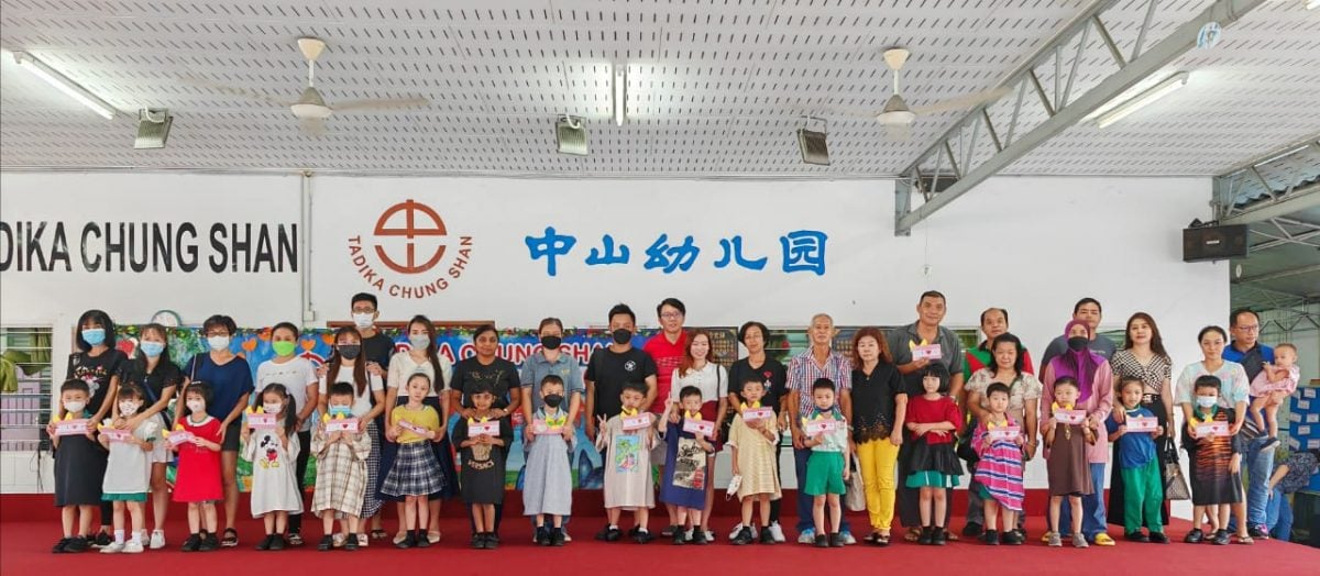 中山幼儿园双亲节 孩童孝亲敬茶