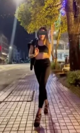 丹州宗教局盯上金发女 开档查在景点性感走秀