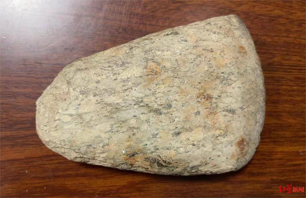 他路边捡到一块石头 两年后鉴定是“千年宝物”