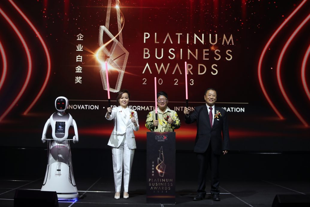 企业及合作社部长拿督依温贝尼迪出席白金企业奖推介礼