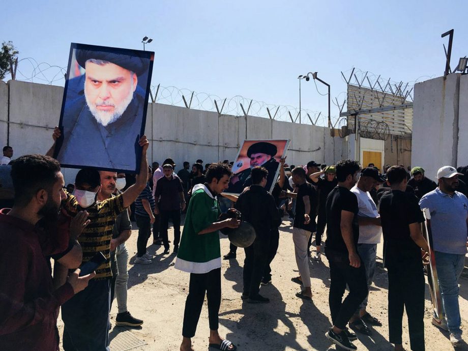 伊拉克示威者短暂闯入瑞典大使馆 抗议可兰经遭焚