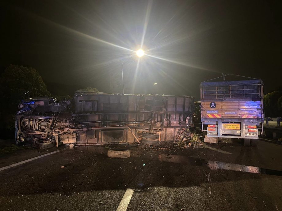 供星洲网:罗里翻覆导致隆芙大道大瘫痪;司机:“5分钟路程花了3小时到达”