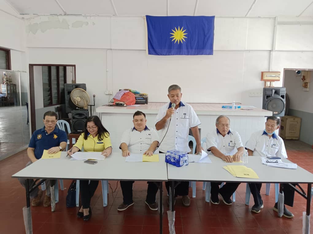 供星洲网:马华林茂区会炮轰魏家祥!郑振胜:马华党员要揭竿起义,拉总会长下台