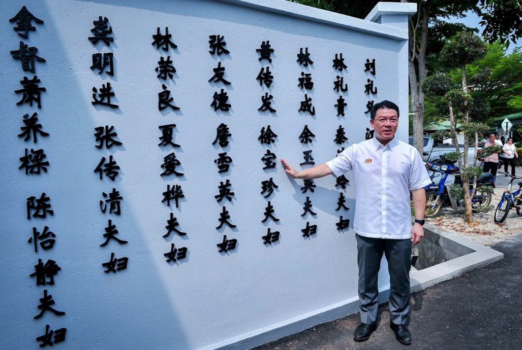 倪可敏:树高万丈不忘根 人若辉煌莫忘本 为家乡曼绒带来828万拨款