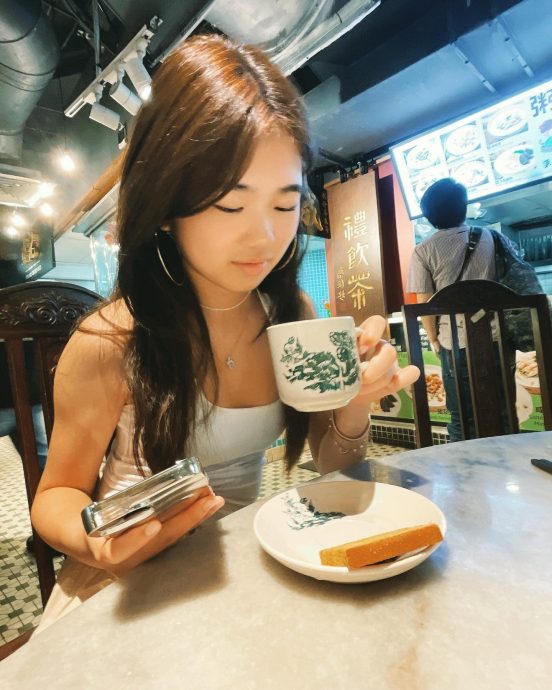 偕儿女逛商场粉求偶遇 曹格大方曝今天行程